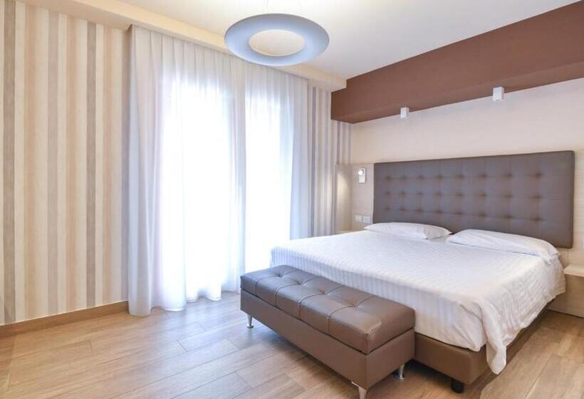 חדר קומפורט לשלושה, B