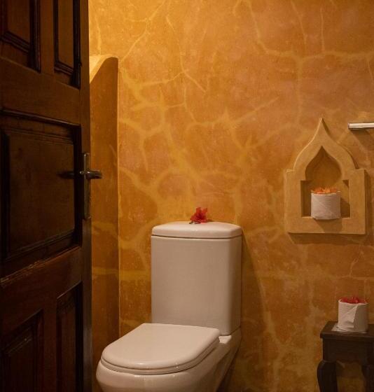 エコノミールーム, Blue Oyster