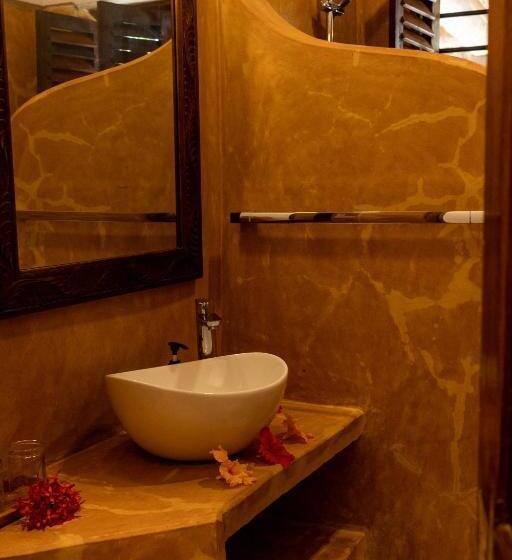 エコノミールーム, Blue Oyster