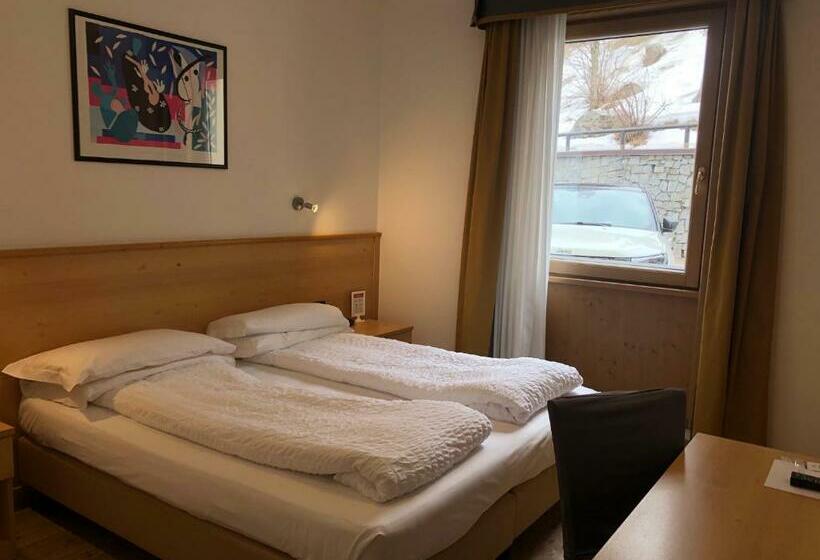 غرفة قياسية رباعية, Derby