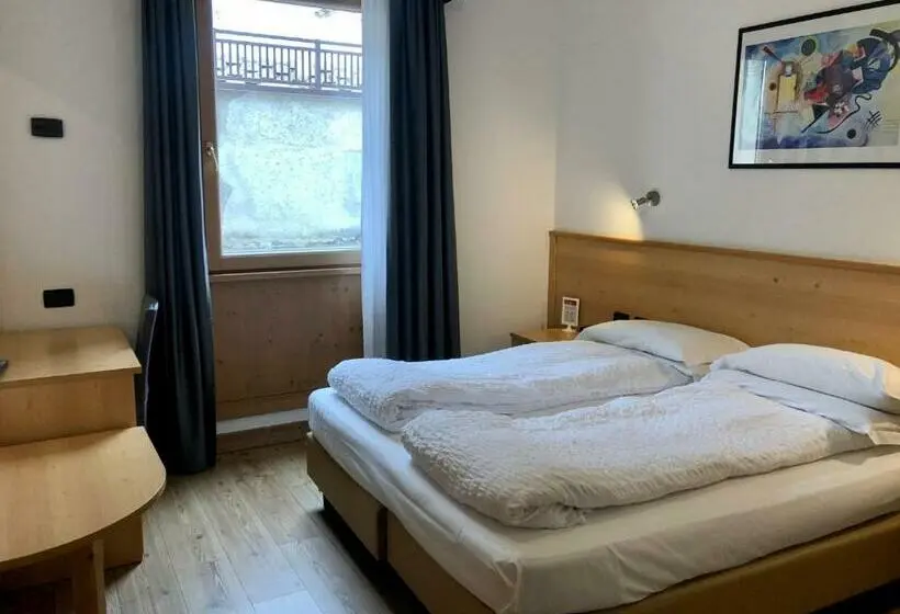 اتاق اکونومی, Derby
