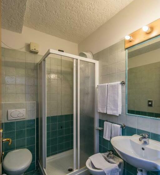 غرفة قياسية رباعية, Derby