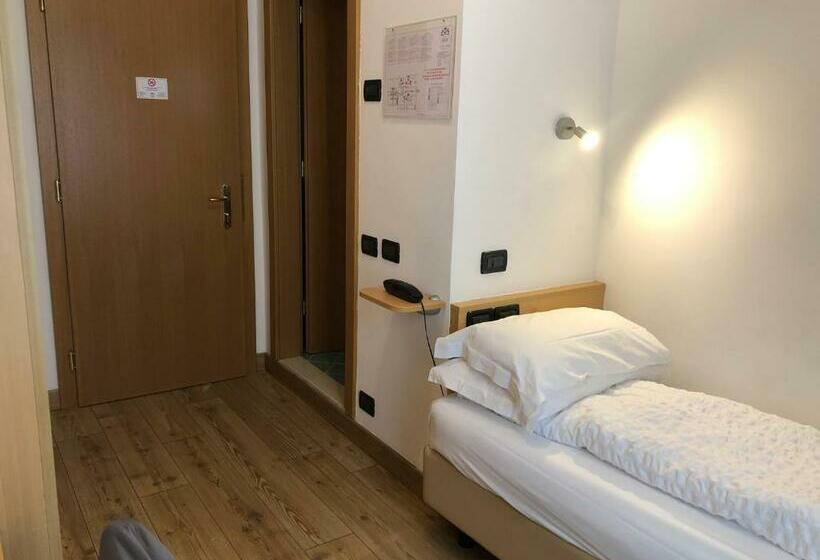 غرفة قياسية فردية, Derby