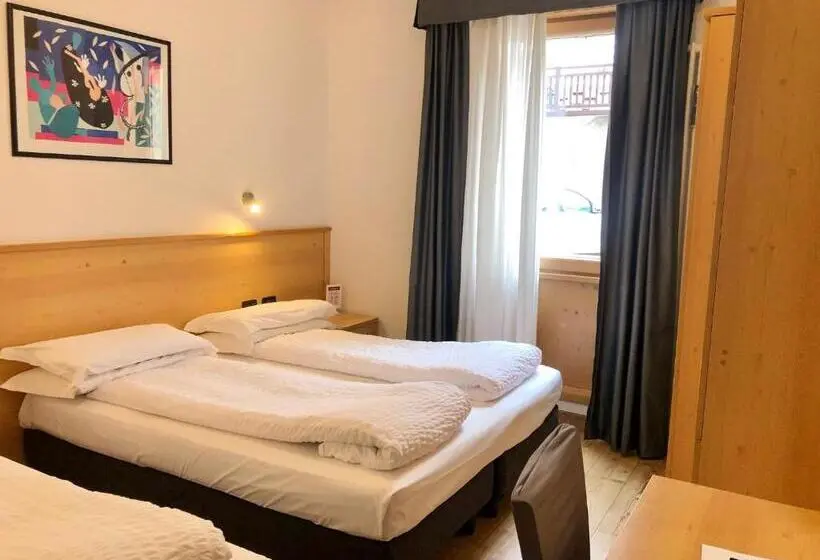 Economy Triple Room, Derby