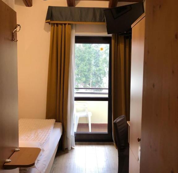 غرفة قياسية فردية مزودة بشُرفة, Derby