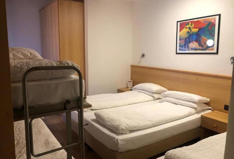 غرفة عائلية, Derby