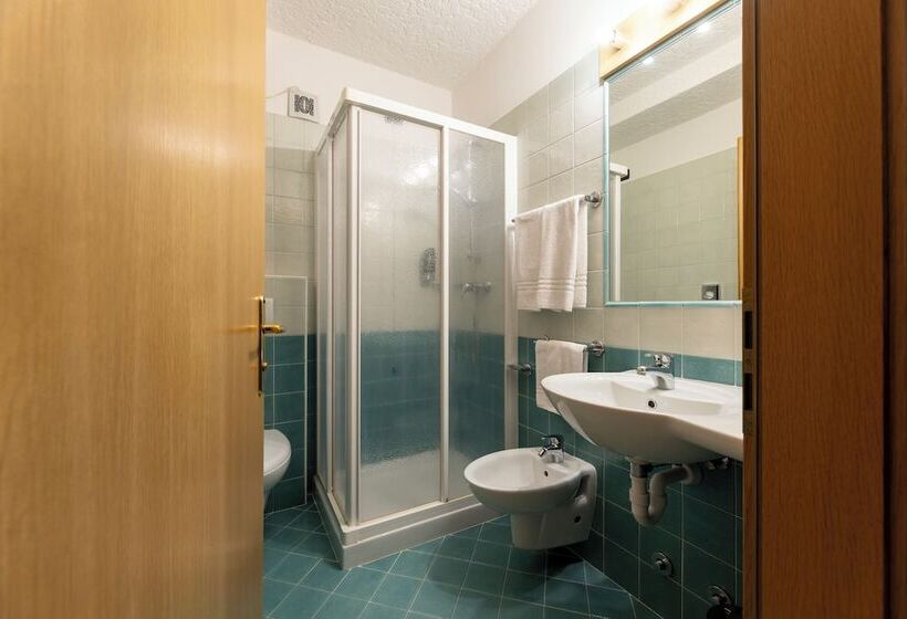 غرفة قياسية, Derby