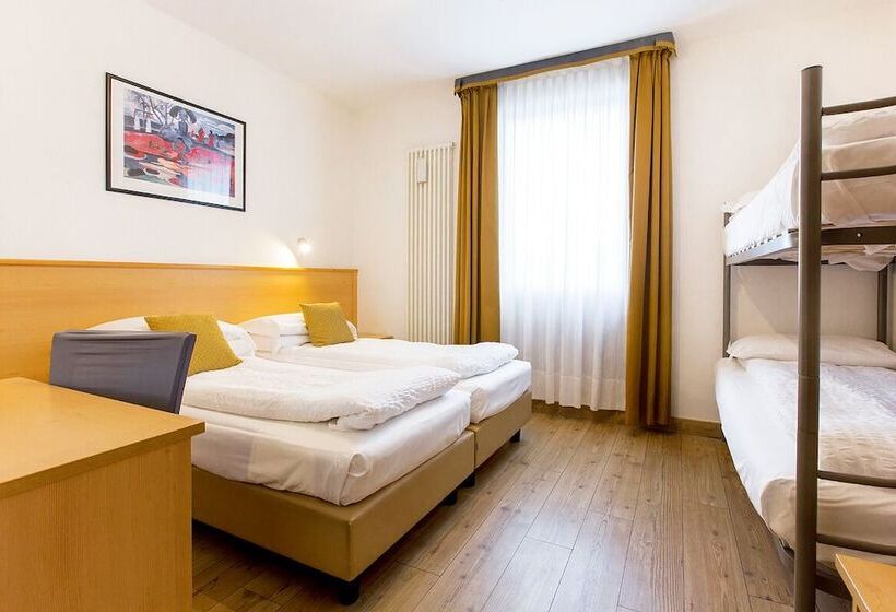 غرفة قياسية رباعية, Derby