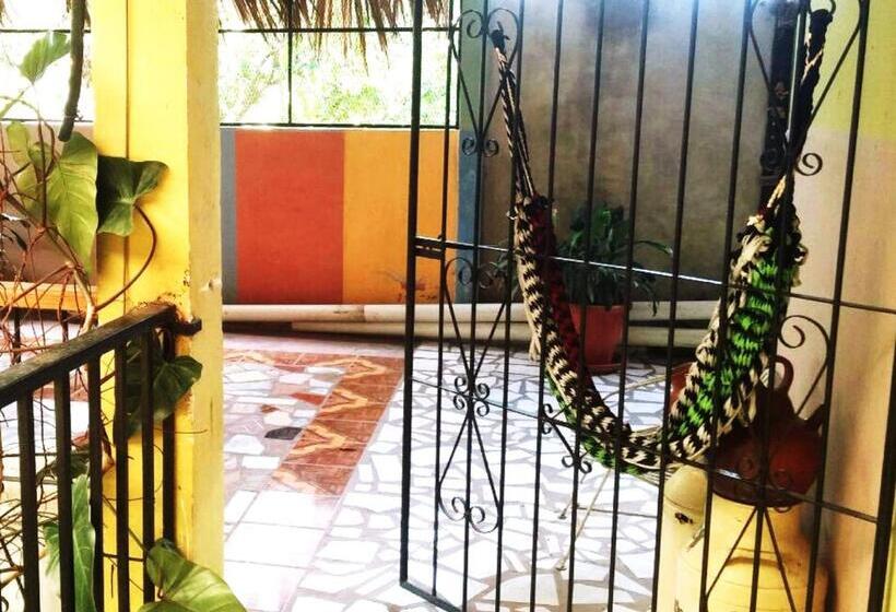 اتاق خانوادگی, & Hostal Yaxkin Copan
