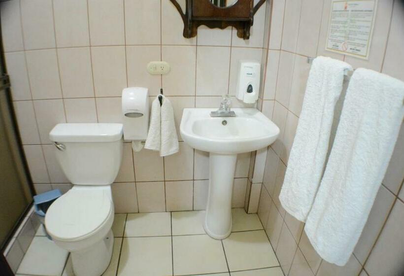 Habitación Triple Estándar, Los Balcones De Chinandega