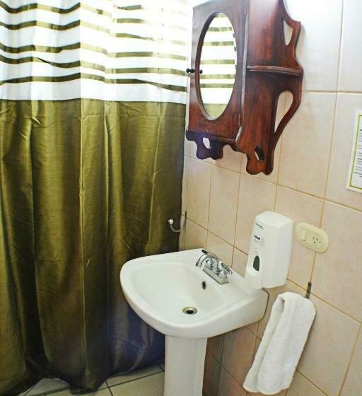 Habitación Cuádruple Estándar con Balcón, Los Balcones De Chinandega