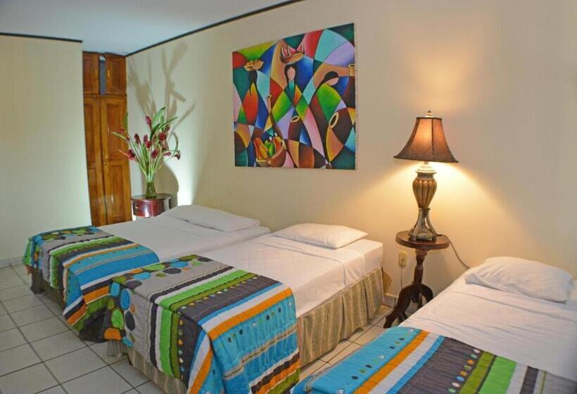 اتاق استاندارد چهارنفره با بالکن, Los Balcones De Chinandega