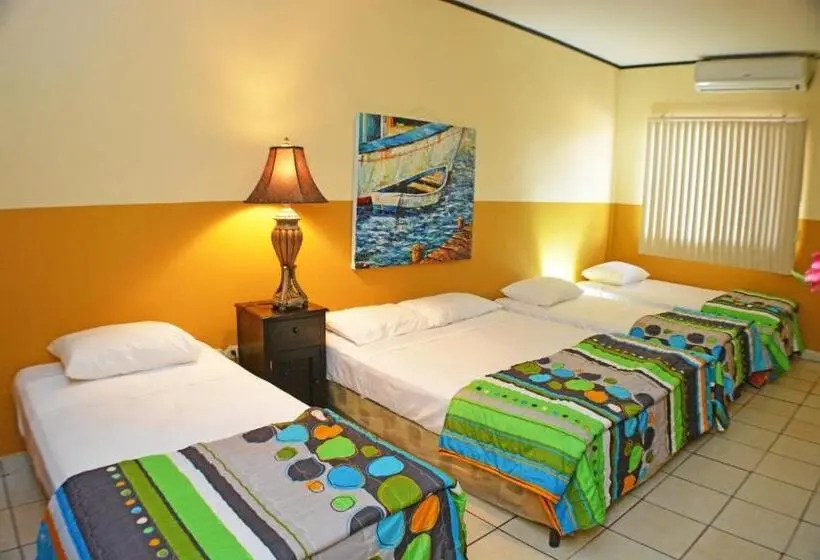 اتاق استاندارد چهارنفره با بالکن, Los Balcones De Chinandega