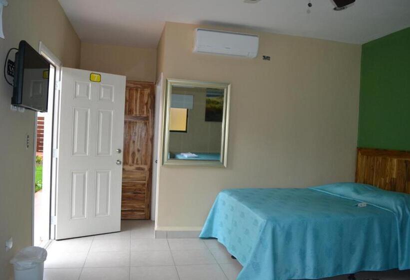 اتاق خانوادگی, Los Chilamates