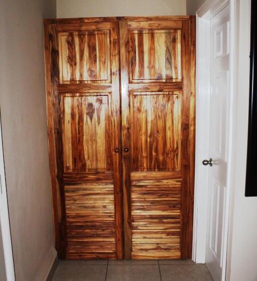 اتاق خانوادگی, Los Chilamates