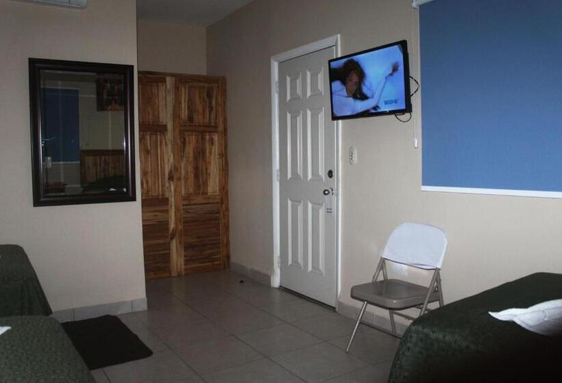 اتاق خانوادگی, Los Chilamates