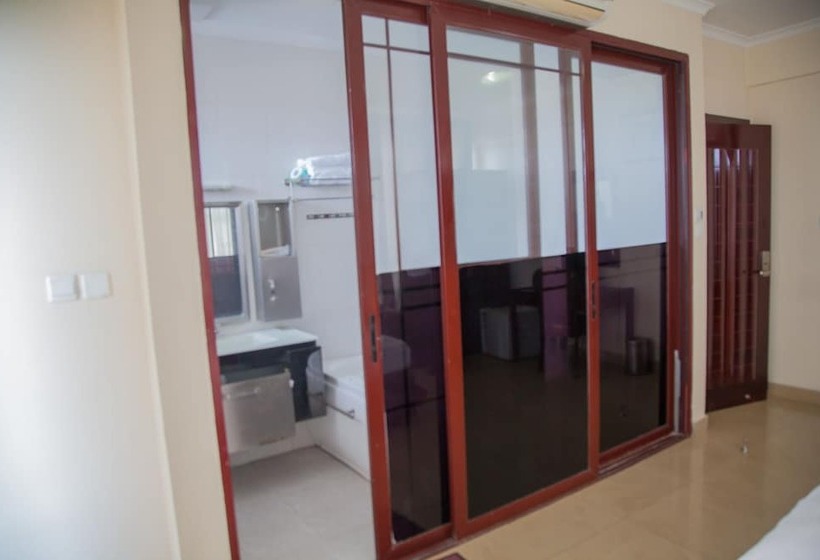 اتاق استاندارد یک تخته با بالکن, Mic