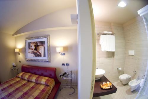 חדר סטנדרט, Touring