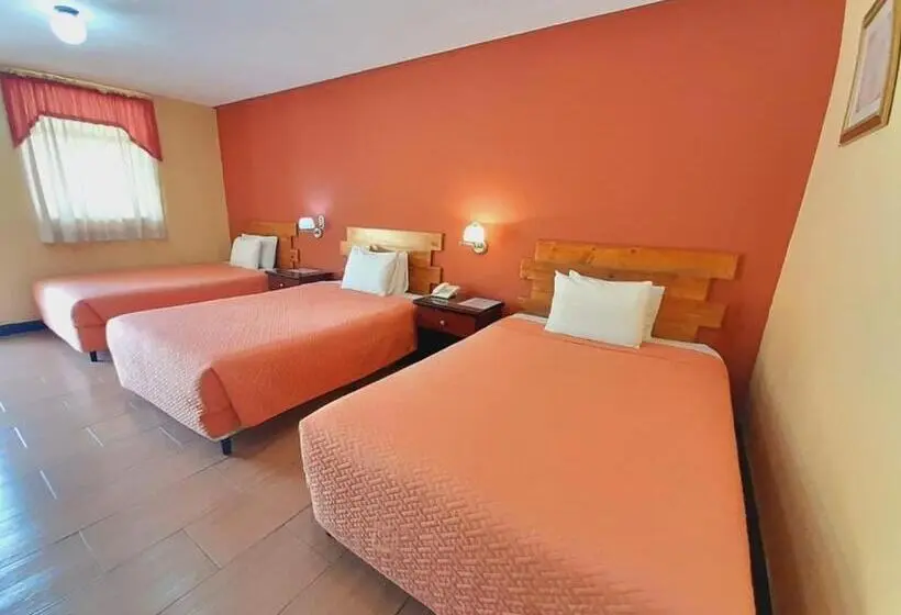 اتاق استاندارد سه نفره, Y Restaurante Villa Esmeralda