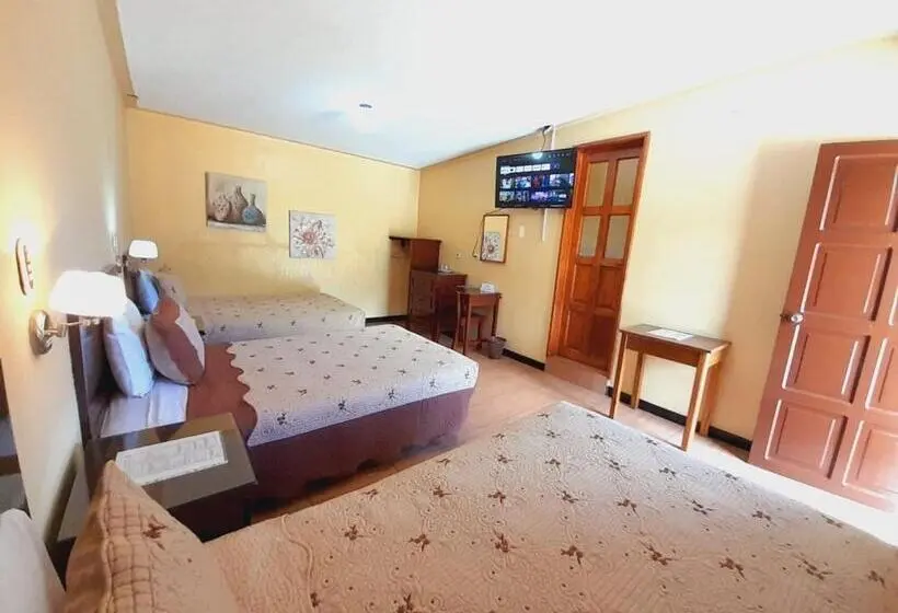اتاق استاندارد سه نفره, Y Restaurante Villa Esmeralda
