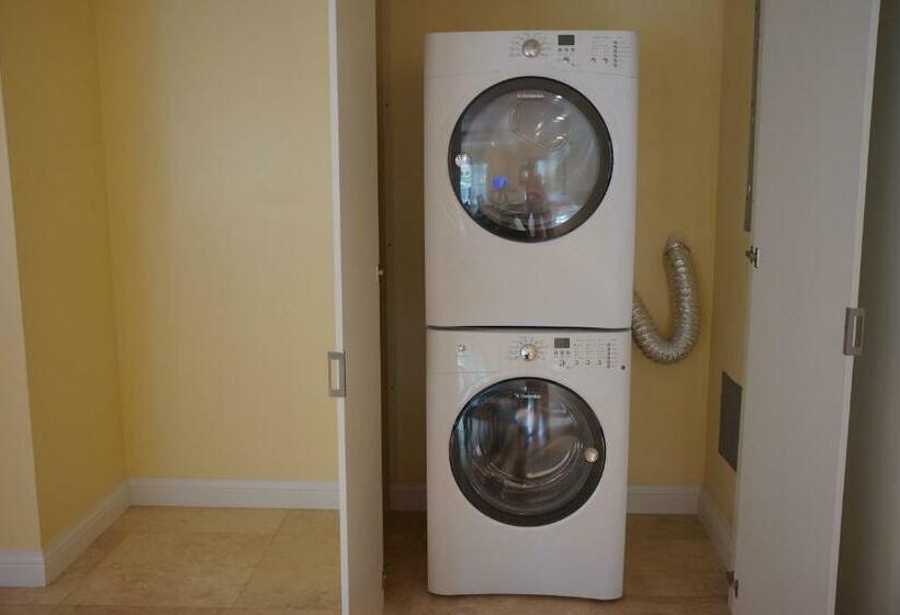 2침실 아파트 측면 바다 전망, The Hamilton Beach Villas & Spa