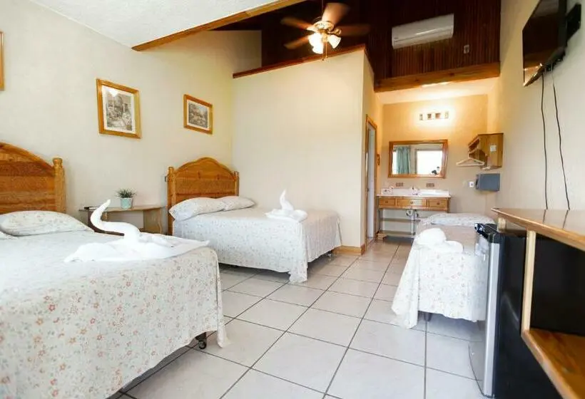 اتاق استاندارد سه تخته با چشم‌انداز, Sea Eye Hotel   Laguna Building