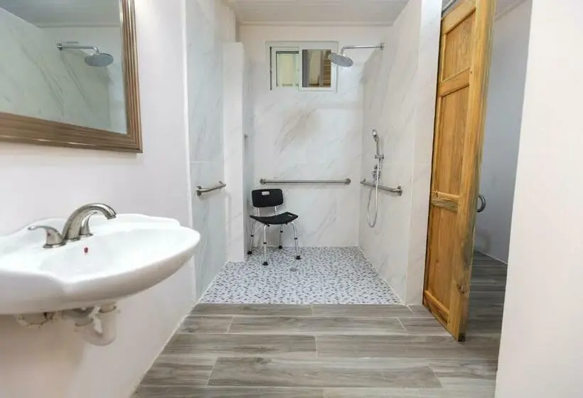 استودیوی استاندارد, Sea Eye Hotel   Laguna Building
