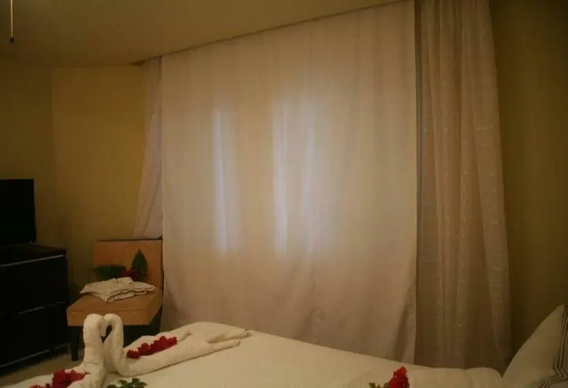 استودیوی استاندارد, The Atrium Resort