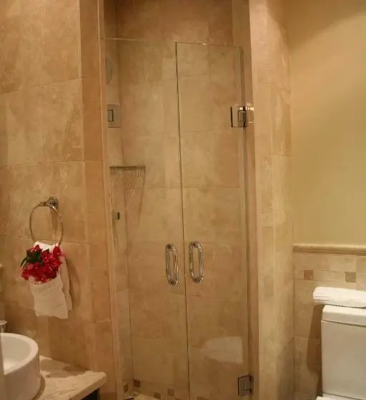 استودیوی استاندارد, The Atrium Resort