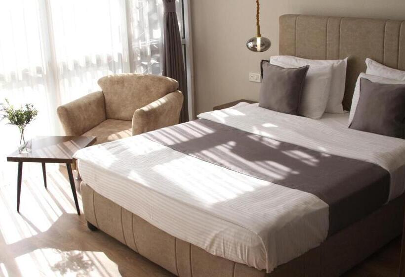 اتاق لوکس, Driada