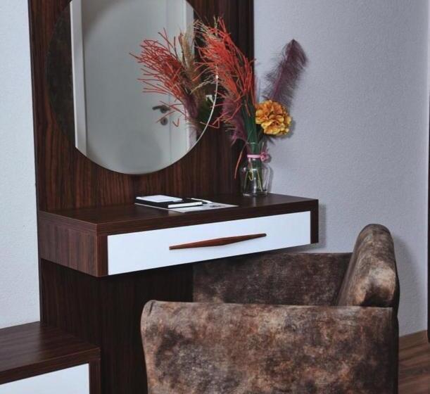 اتاق لوکس سه تخته, Driada