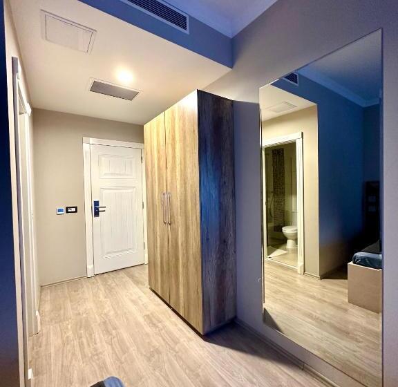 اتاق لوکس, Borea