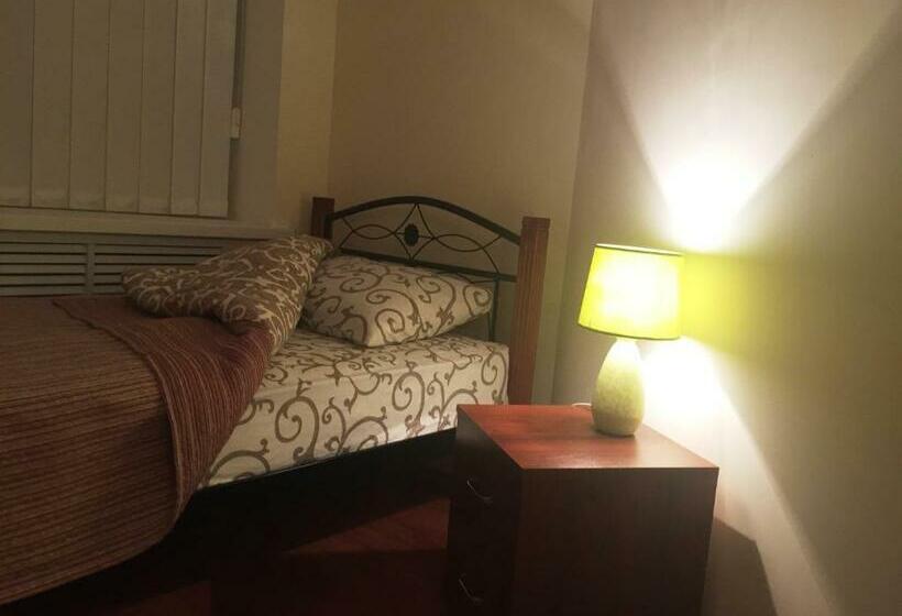 اتاق استاندارد یک نفره, Westend Hostel Kyiv