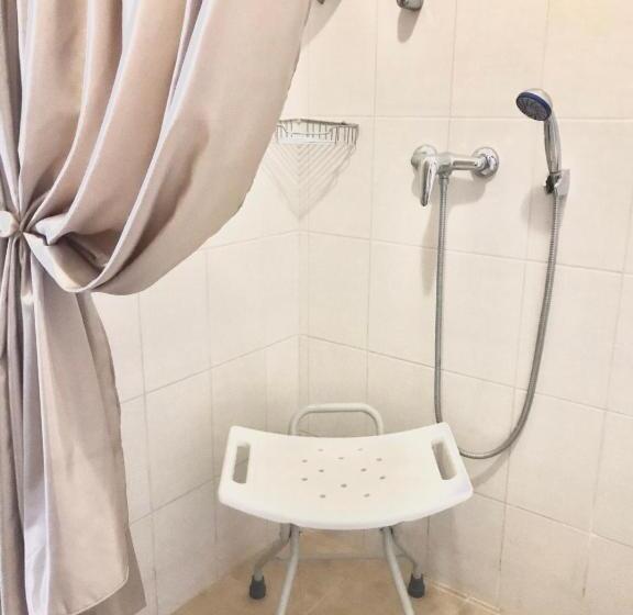 اتاق استاندارد برای معلولان, Garden Hall