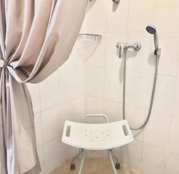 اتاق استاندارد برای معلولان, Garden Hall