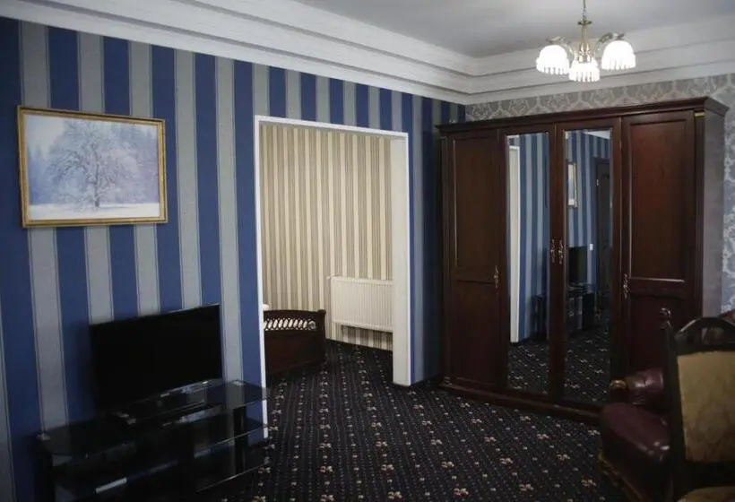 سوییت جونیور, Garden Hall