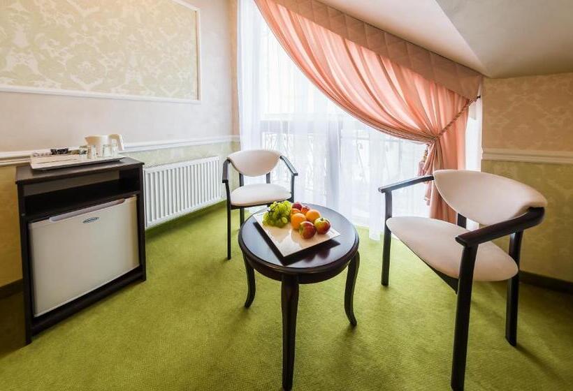 سوییت جونیور, Franz Hotel&restaurant