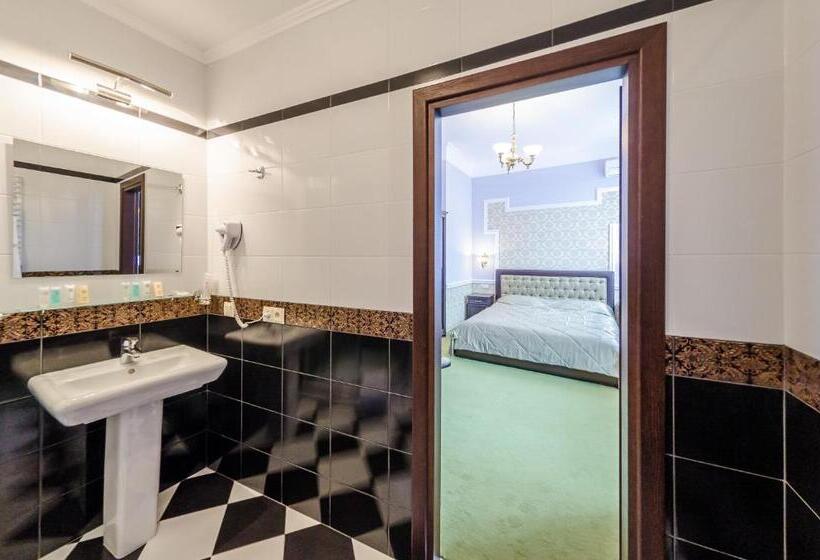 سوییت جونیور, Franz Hotel&restaurant