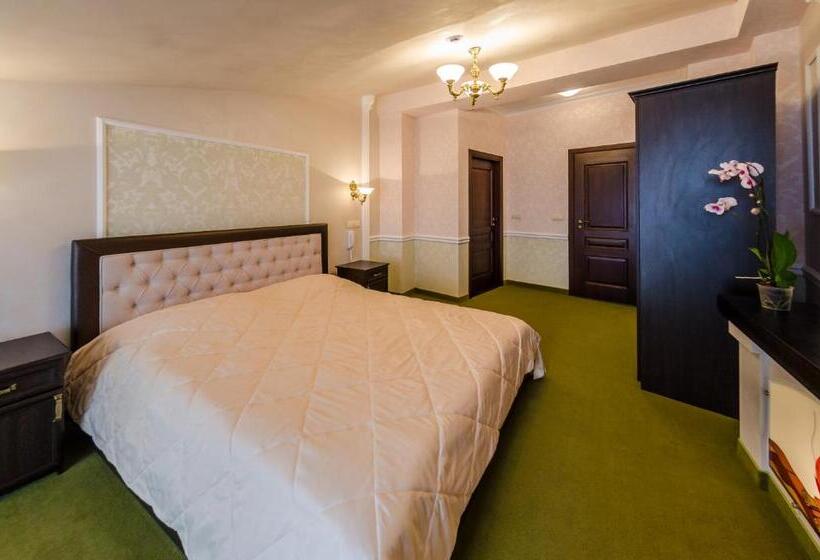 سوییت جونیور, Franz Hotel&restaurant