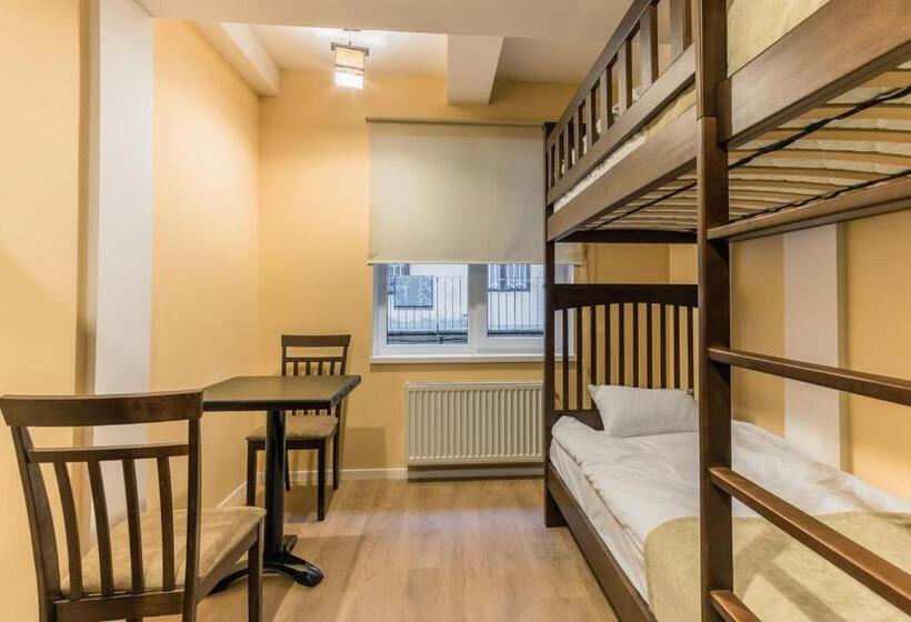 سرير فى غرفة مشتركه, Gar'is Hostel Lviv