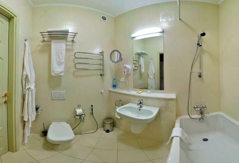 سوییت جونیور با چشم‌انداز شهر, Alleya Grand