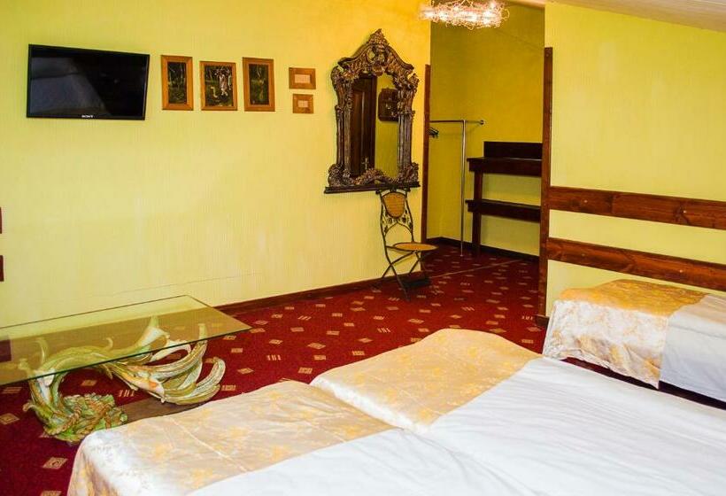 اتاق سوپریور سه تخته, Guest House De Rishelye