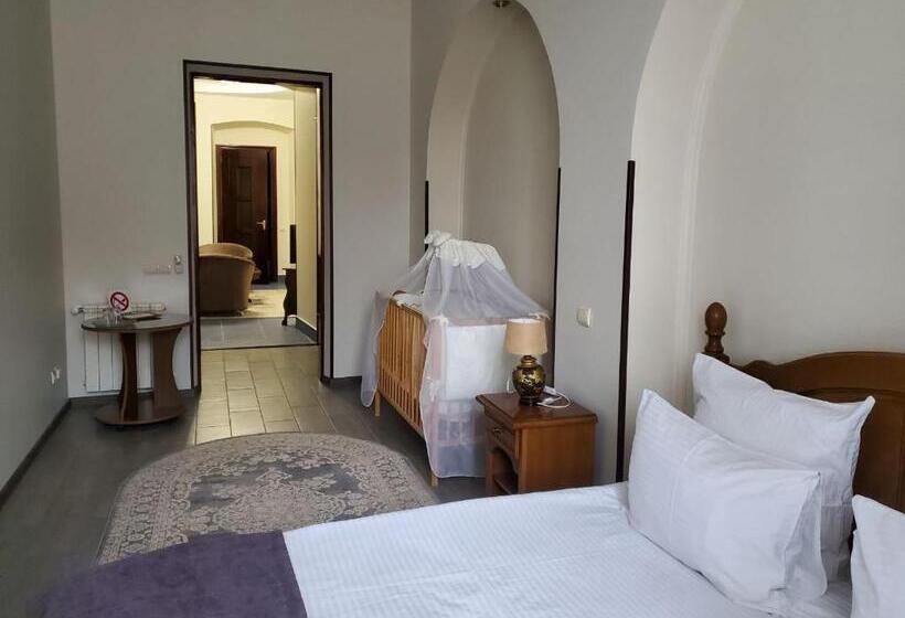 סוויטת ג'וניור, Hetman