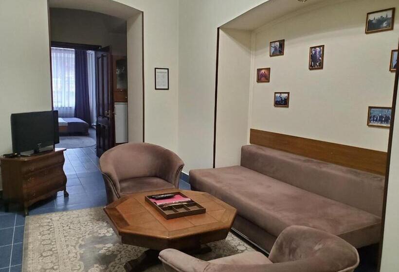 סוויטת ג'וניור, Hetman