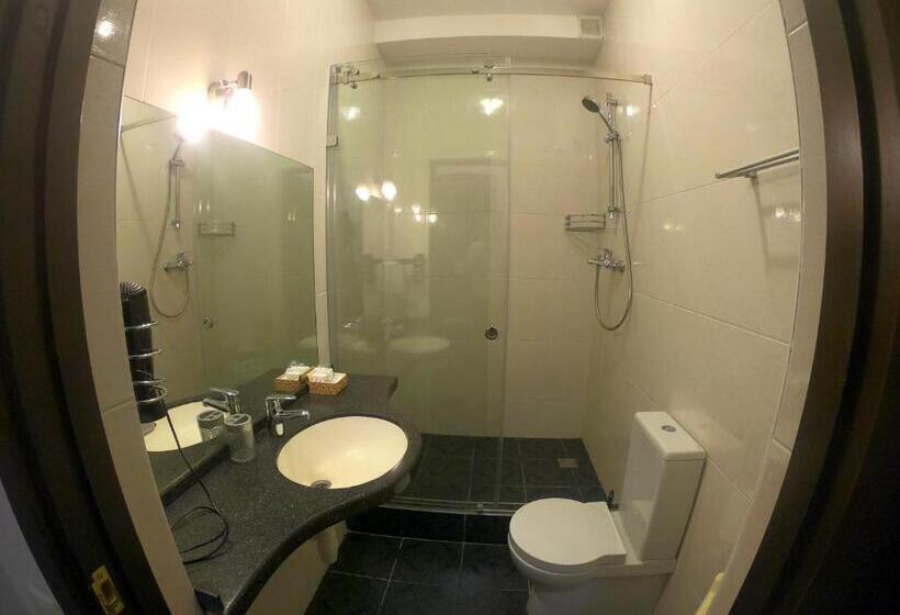 اتاق لوکس, Lavilia