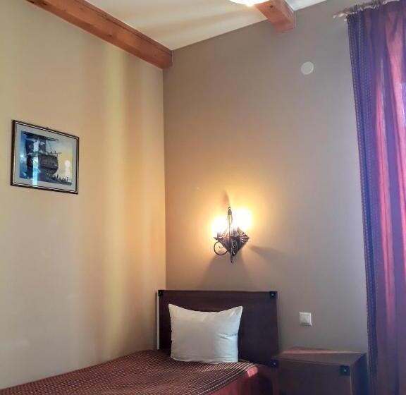 スタンダードシングルルーム, Letuchiy Gollandets