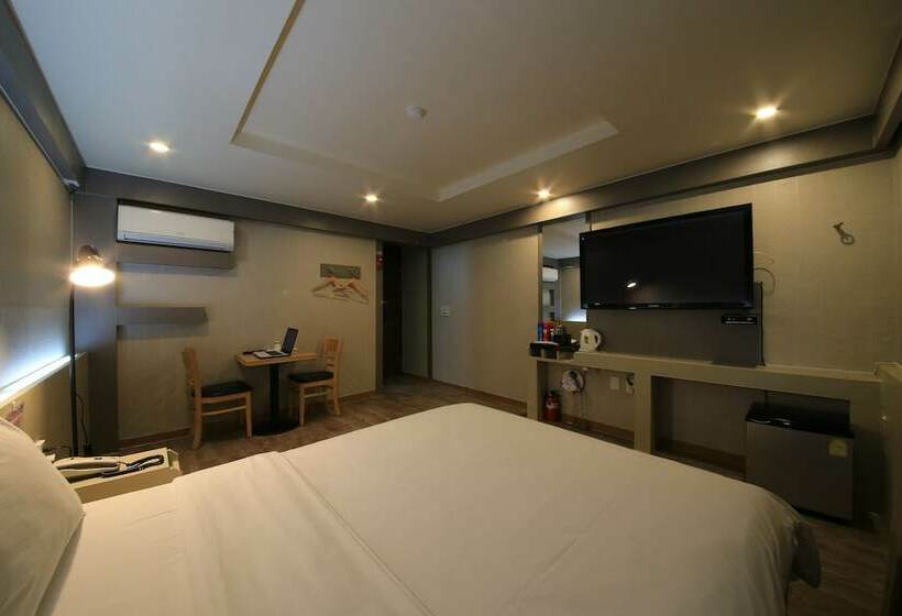 Standard Room, M Story