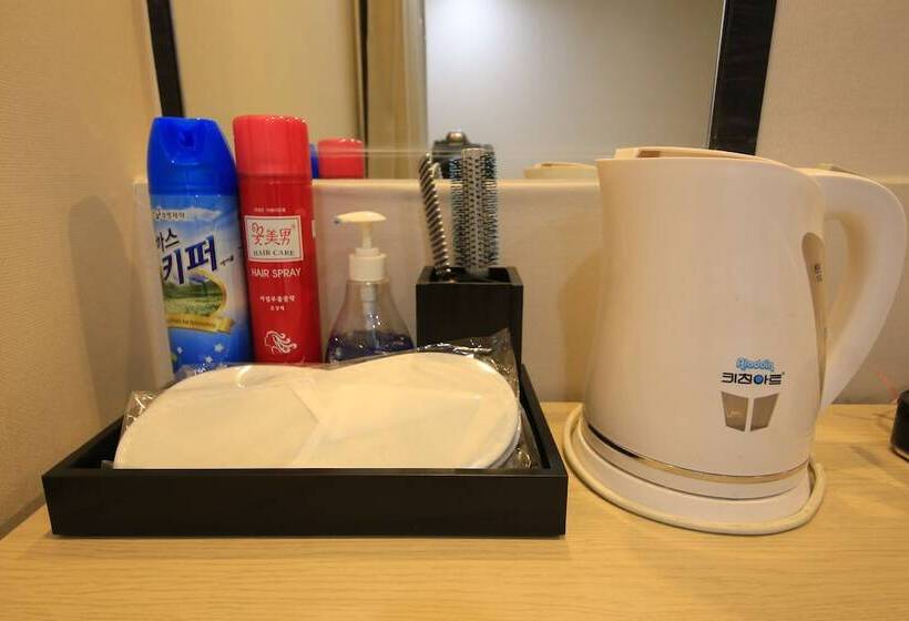 Deluxe Room, M Story