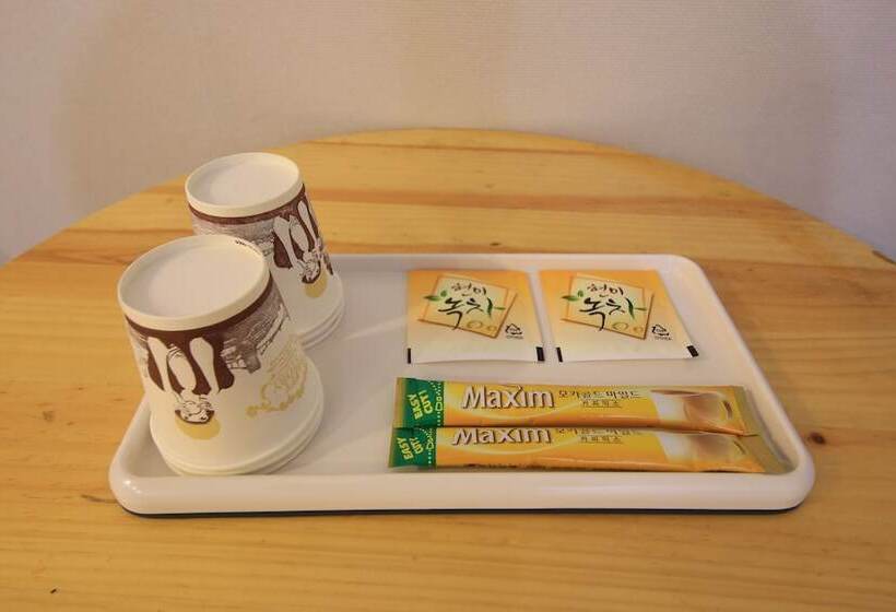 Deluxe Room, M Story