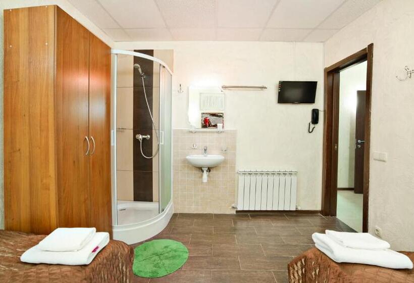 اتاق استاندارد با سرویس بهداشتی مشترک, Marinara